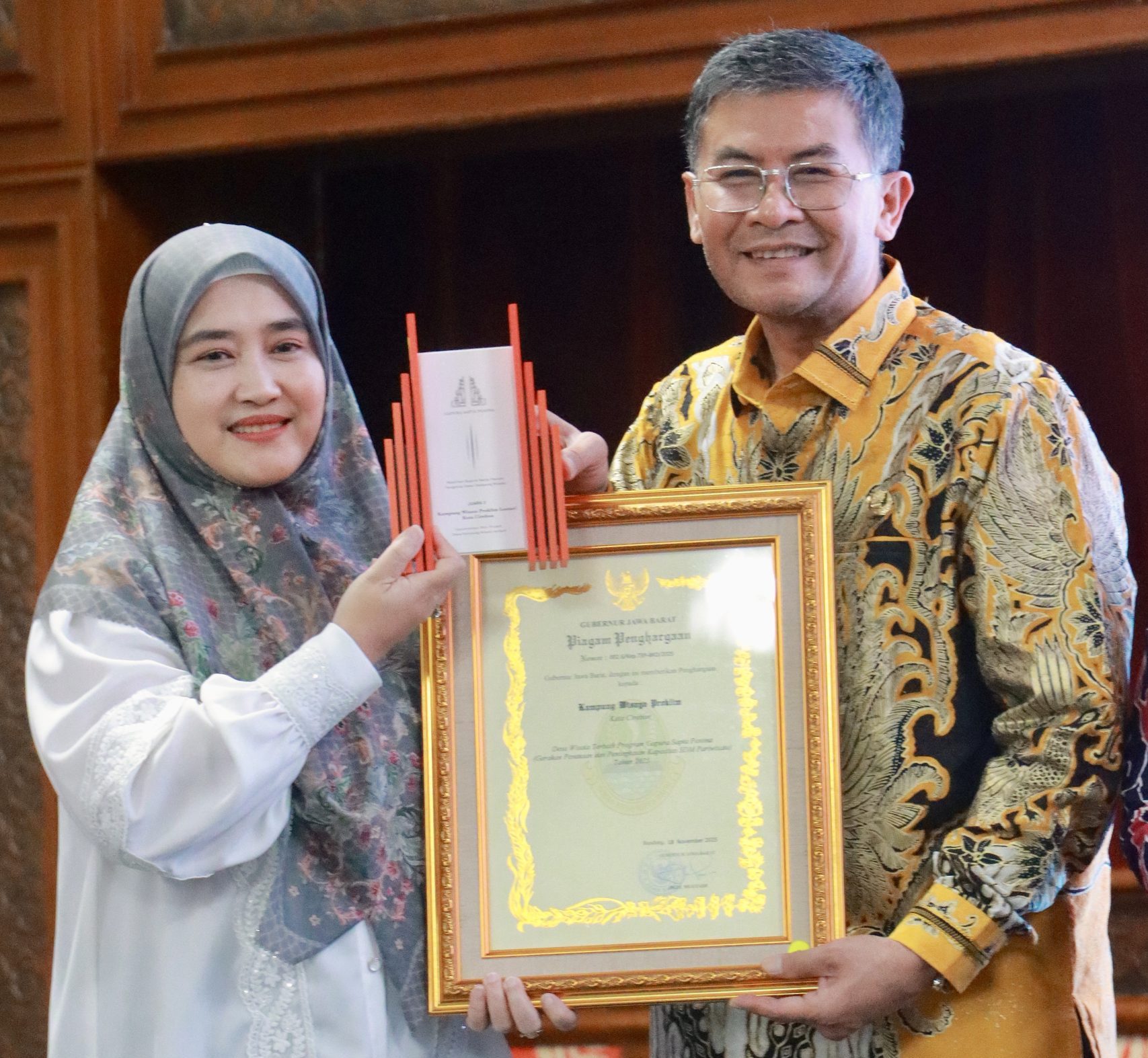 Kota Cirebon Raih Penghargaan Kampung Wisata Proklim Terbaik Jawa Barat 2025