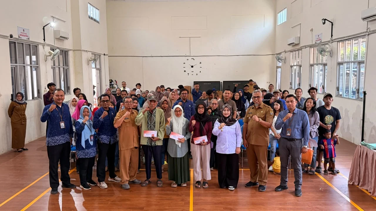 Pemkot Cirebon Salurkan Bantuan PKH dan Sembako, Dorong Keluarga Penerima Manfaat Lebih Berdaya