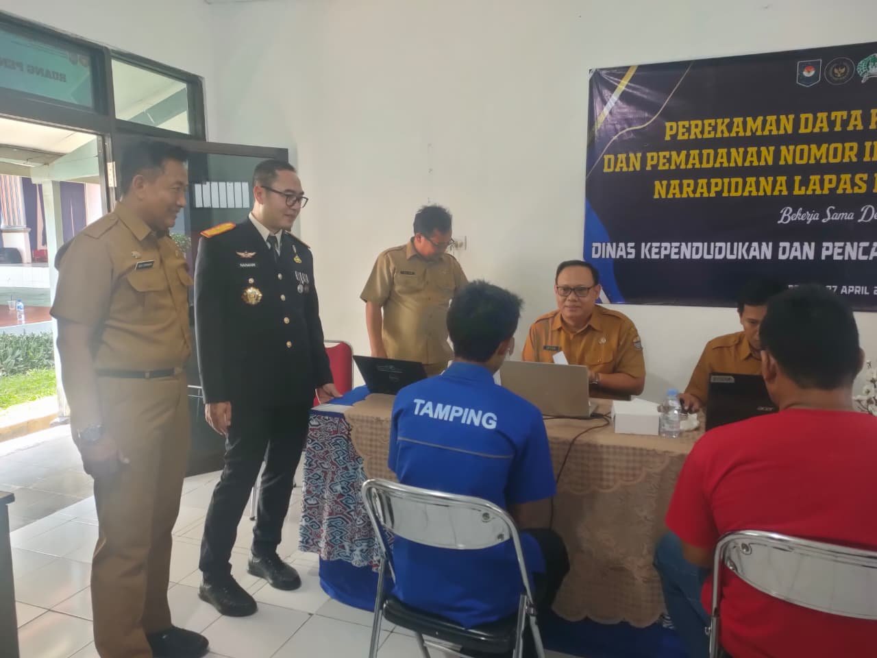 Penuhi Dokumen Adminduk Warga Binaan, Disdukcapil Jemput Bola ke Lapas Kelas I Cirebon